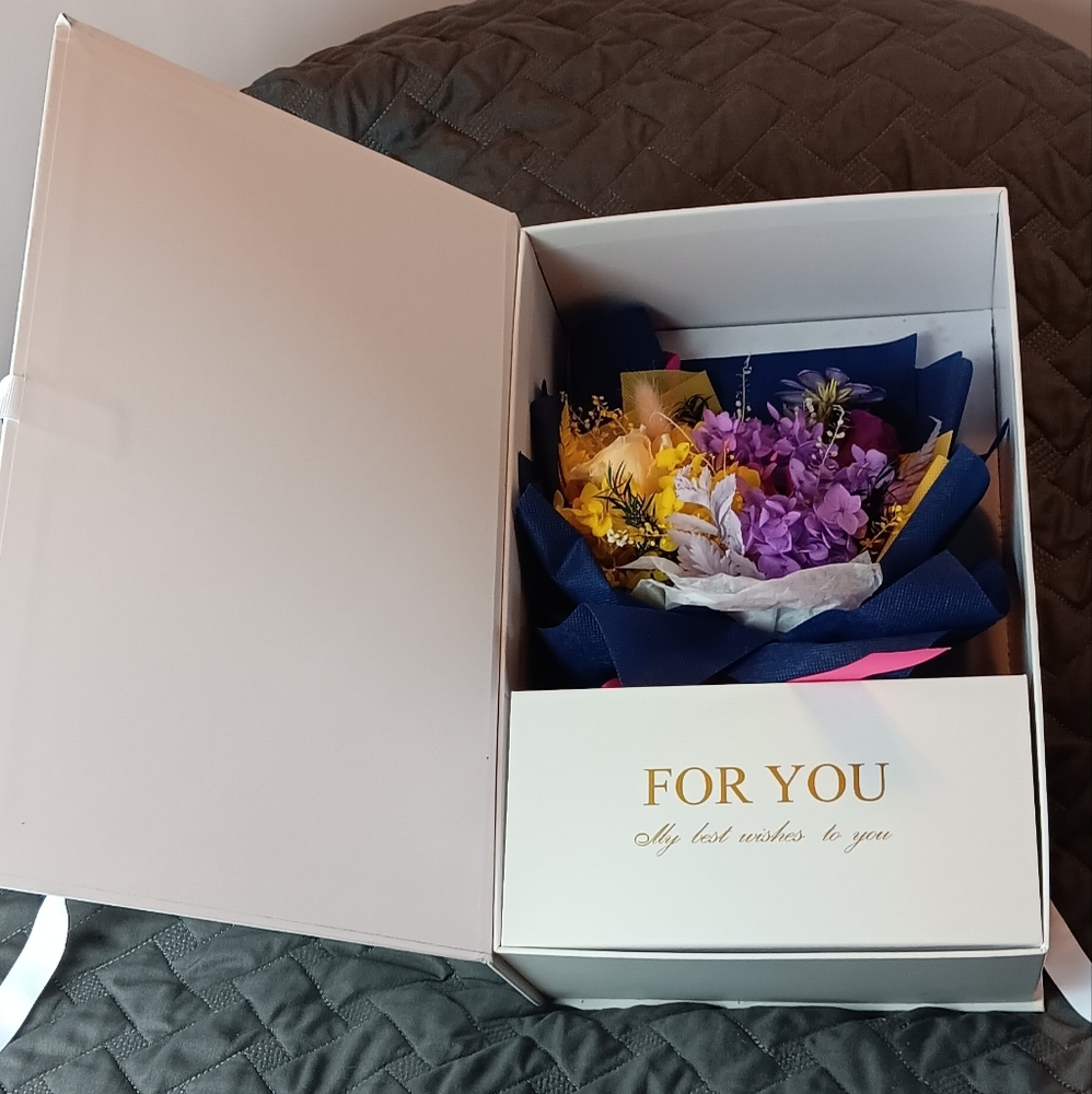 Dried Floral Bouquet Gift Box